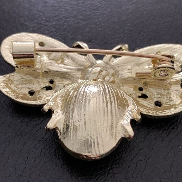 Bee Brooch – Green, White & Black Crystal Pin in Gold Tone Metal - Picture 4 of 5